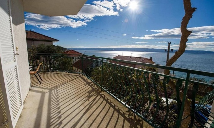 Jesenice Apartment | Two bedroom apartment with terrace and sea view Suhi Potok, Omiš (A-14555-a)