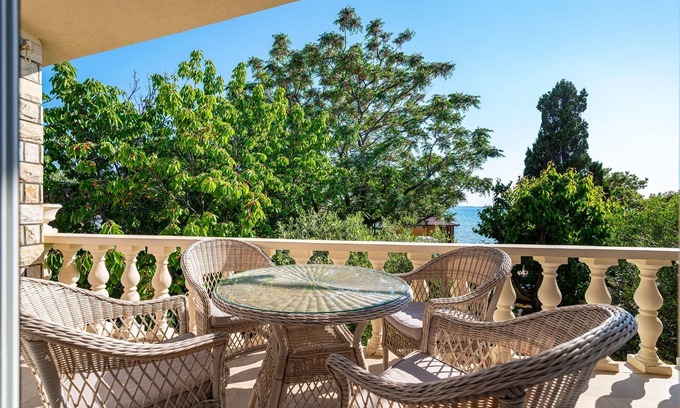 Privlaka Apartment | Two bedroom apartment near beach Privlaka, Zadar (A-18652-a)