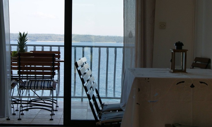 Zavala Apartment | Two bedroom apartment near beach Zavala, Hvar (A-553-e)