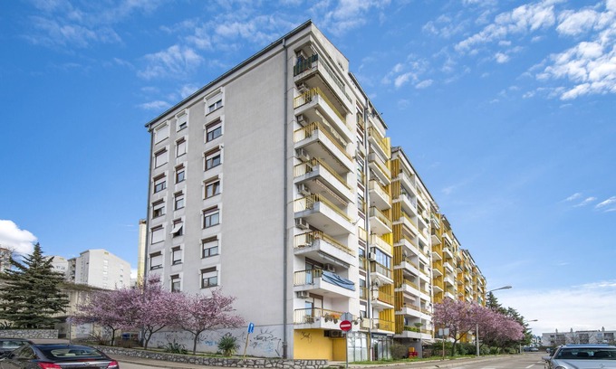 Rijeka Apartment | Two bedroom apartment with balcony and sea view Rijeka (A-17629-a)