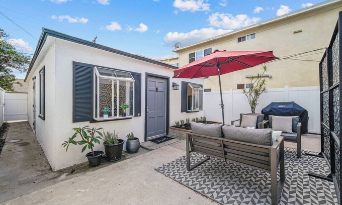 Crown Point Cottage | Two Bedroom Beach Cottage in Pacific Beach, San Diego