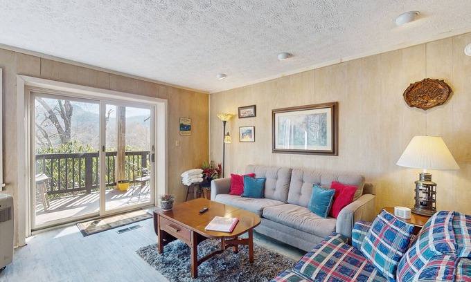 Sugar Mountain Condo | Two bedroom condo on golf course w/level entry + private balcony