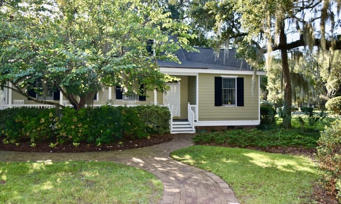 Murrells Inlet House | Two-Bedroom Cottage Located within the Historic Wachesaw Plantation