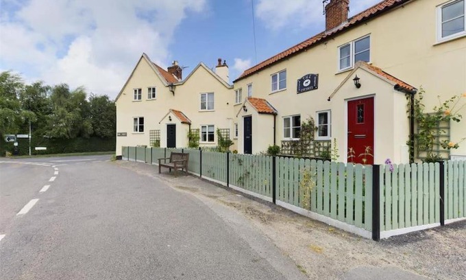 Grantham Apartment | Two Bedroom Cottage (rural setting with good Access links)