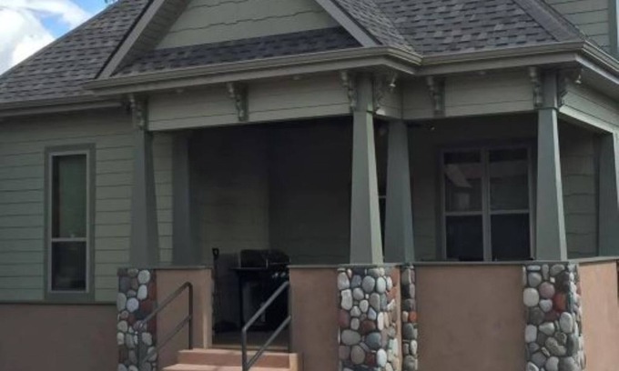 Custer House | Two Blocks from Downtown Custer-EAT, SHOP, EXPLORE