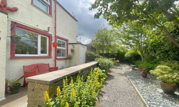 Keswick Cottage | Two Chimneys - sleeps 6 guests in 3 bedrooms