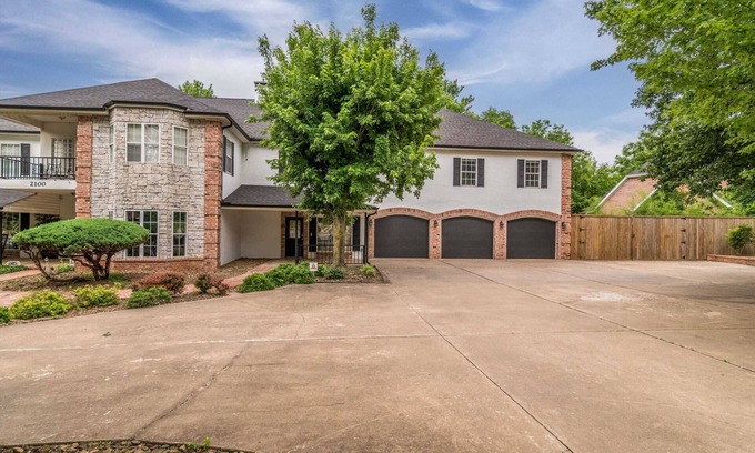 Fayetteville House | Two houses, 7 bedrooms, 3 King beds, 7400 sq ft.
