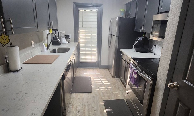 North Arlington Apartment | Two minutes from AT&T Stadium