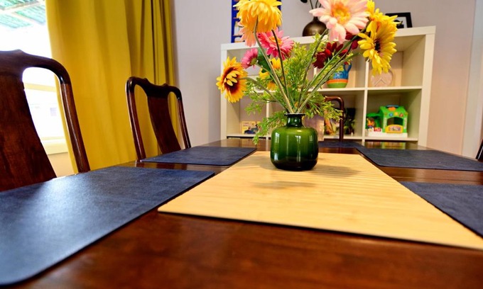 Tullamarine House | Two Pines, whole home in Tullamarine near airport!