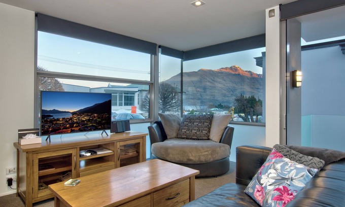 Queenstown City Centre Apartment | Two the Beeches - Relaxing comfort