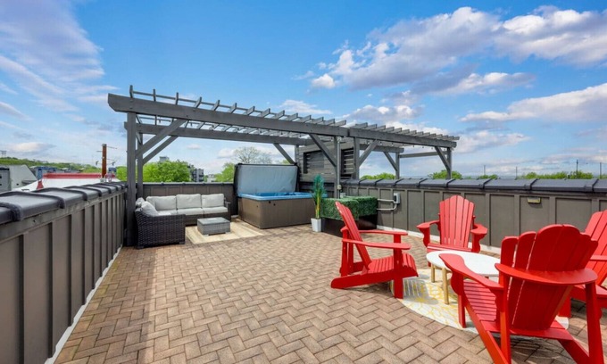 Hadley - Washington Apartment | Two Townhomes - Hot Tubs and Rooftop Balconies