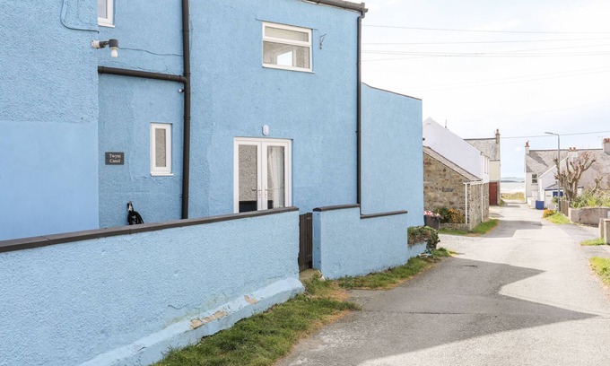 Rhosneigr Cottage | TWYNI CANOL, pet friendly, country holiday cottage in Rhosneigr