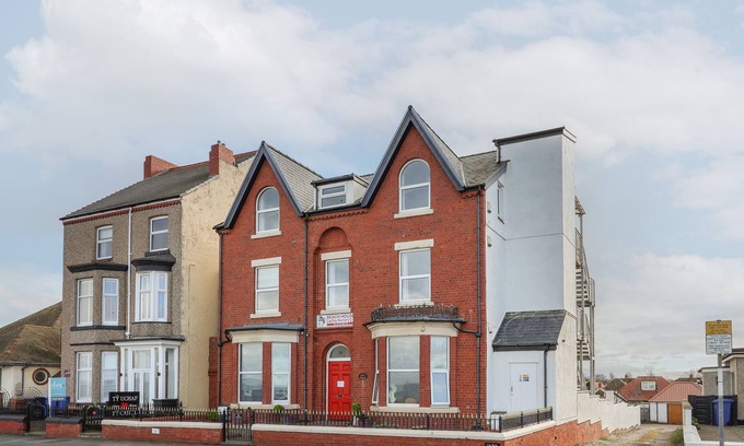Rhyl Cottage | TY CANOL, pet friendly, character holiday cottage in Rhyl