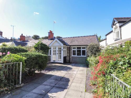 Dyserth House | Ty Cerrig