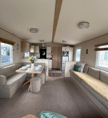 Dinas Ski Chalet | Ty hedd static caravan