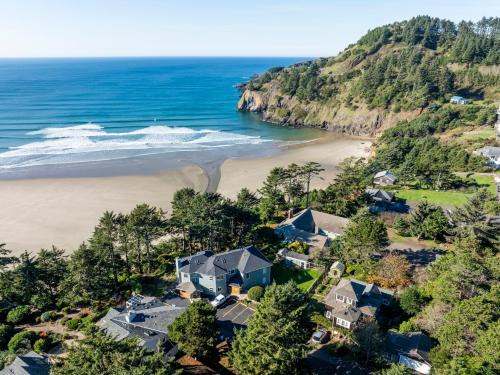 Agate Beach Bed & Breakfast | Tyee Lodge Bed And Breakfast