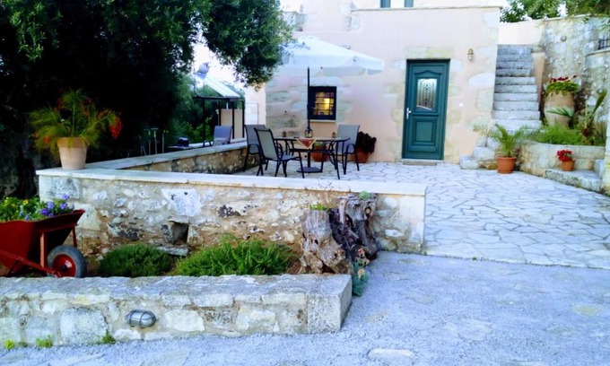 Tzitzifes House | Tzitzifes Stone Mansion