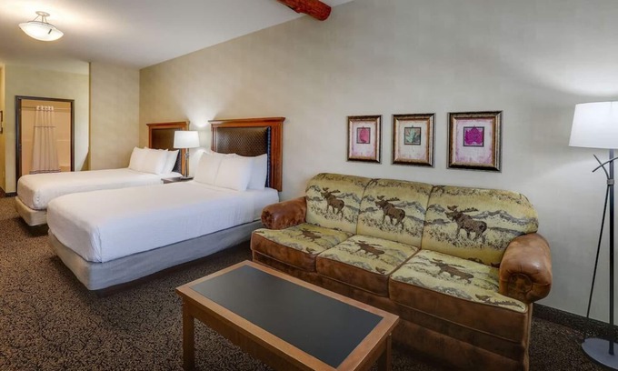 Sioux City Hotel | Ultimate Relaxation: Heated Pool & Whirlpool Suites in Historic Area