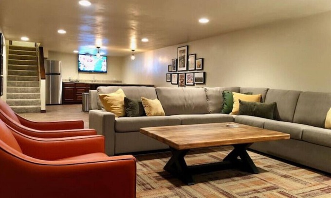 Ashwaubenon House | Ultimate Tailgate House: Titletown & Lambeaun