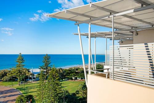 Kings Beach Hotel | ULTIQA Shearwater Resort