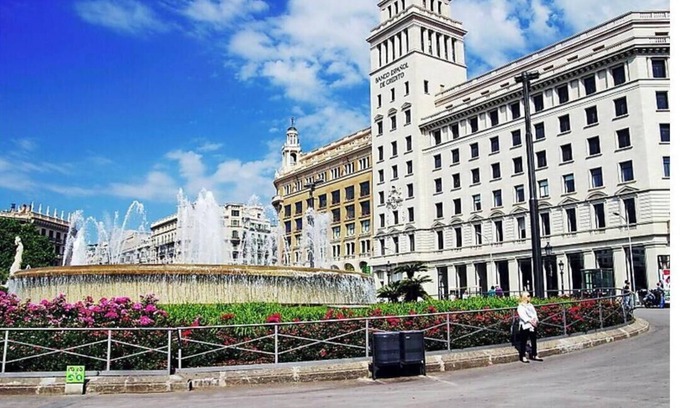 La Sagrada Familia Apartment | Unforgettable Views of the Sagrada Familia – 4-Bedroom Family Apartment