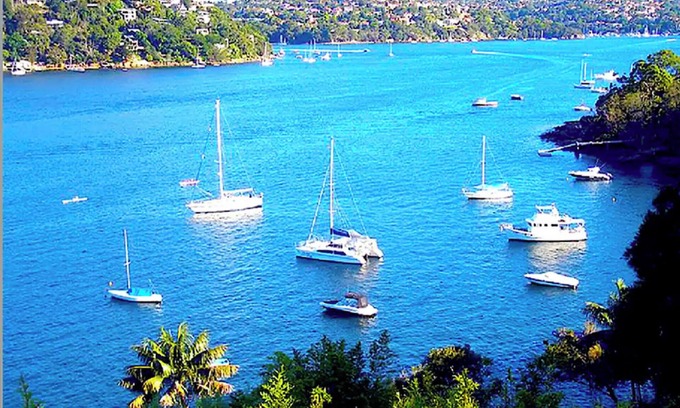 Castlecrag House | Uni Eco Waterfront Grand 5 bed home in charming Castlecrag. Wi-Fi. Close to City