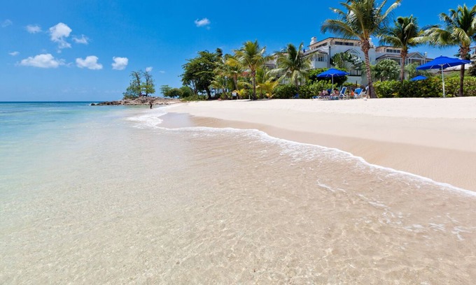 Schooner Bay Apartment | Uninterrupted Beachfront Views - Schooner Bay 207 (2 bed)