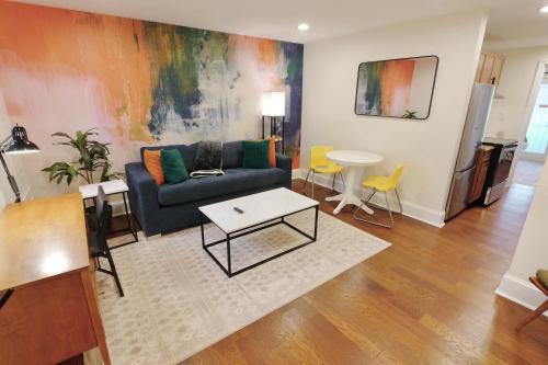 Stanton Park Apartment | Union Hub - Steps 2 Station Mall with PARKING