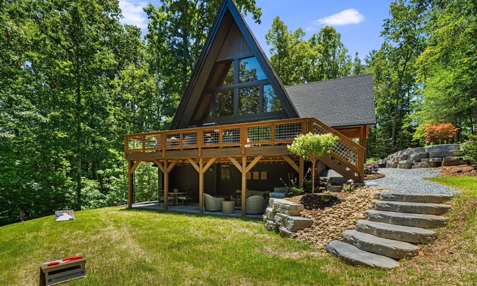Lenoir Ski Chalet | Unique A-frame:hot tub,firepit,jukebox,EV charger,mins to Blowing Rock