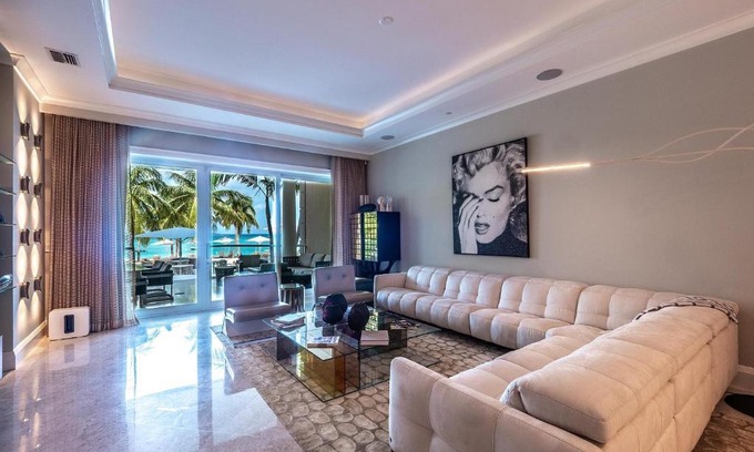 Seven Mile Beach Apartment | Unique and Luxurious Oceanfront Apartment