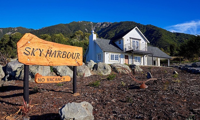 Kaikoura Cottage | Unique and Luxurious retreat, Relax and unwind
