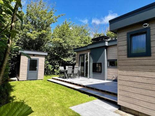 Sint Maartensvlotbrug House | Unique chalet for 5 with garden