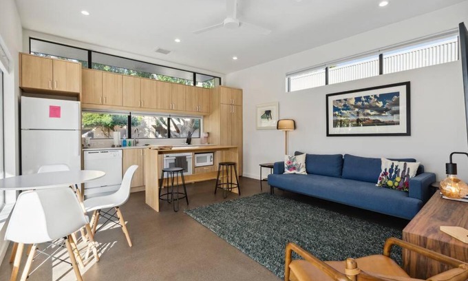 Camelback East Apartment | Unique Design 1-bedroom Apartment - 80 Walkscore!