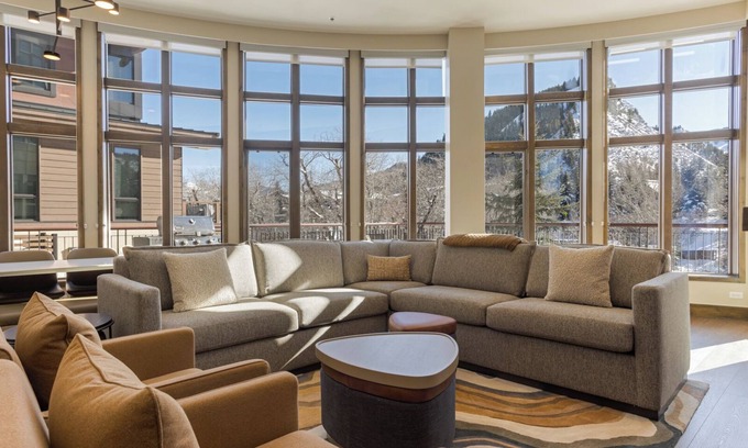 Avon Condo | Unique End Curved Suite, Ski inout, Resort & Spa, Hot Tubs, Remodeled 2024