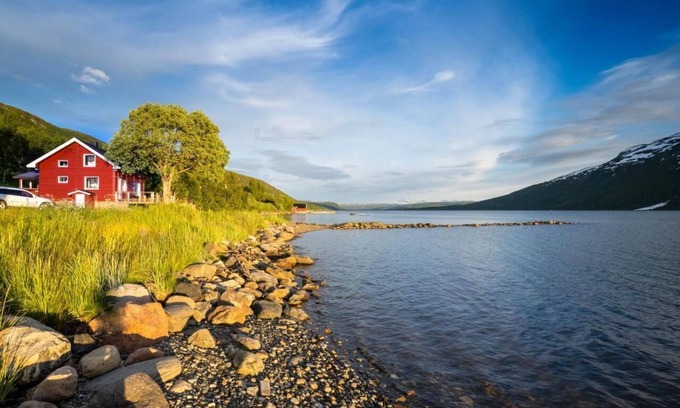 Laukeng Cottage | Unique fjord house in Malsnes - with private beach and genuine Norwegian charm