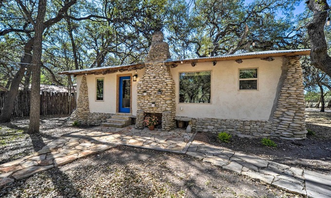 Blanco Cabin | Unique Stay: Historic Home Along Blanco River