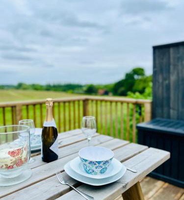 Martlesham Heath Apartment | Unique Suffolk Cabin with Countryside Views