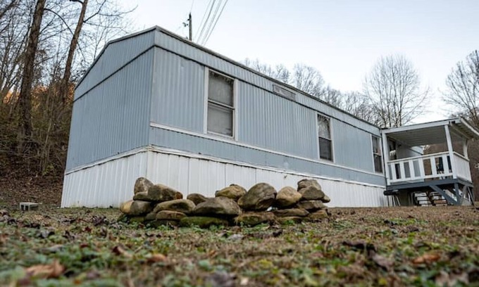 Red Jacket House | Unit D: 10 Sec Ride to Trail, Sleeps 6!