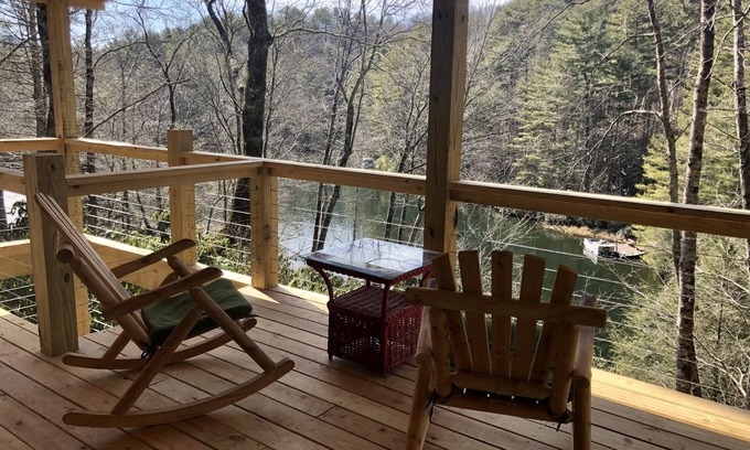 Sapphire Cottage | Unplug, hike, fish, kayak & relax. Reconnect with nature at our quiet cabin