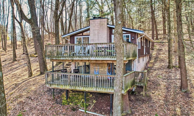 Queen Cabin | Unplugged Mountain Retreat with Porch Swings!