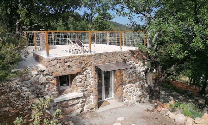 Besse-sur-Issole Other | Unusual cottage: La Bergerie des Restanques! For nature lovers!