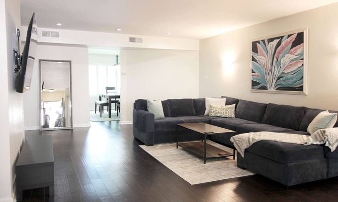 Woodland Hills Condo | Unwind in Style, Modern, Secure & Centrally Located