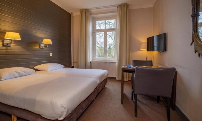 Geulhem Hotel | Unwind with Nature Views in Classic Room Near MergelRijk and Cauberg