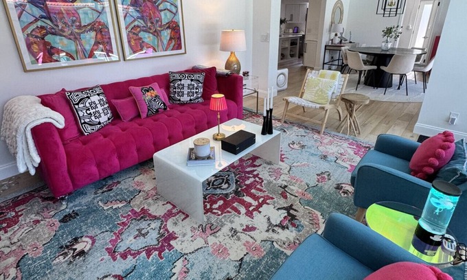 South Palm Park Neighborhood Association House | Update house with heated pool 5 min to beach