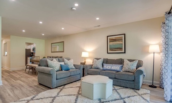 Shipyard Plantation Villa | Updated 2BR Tennismaster|Pool|Free Beach Shuttle