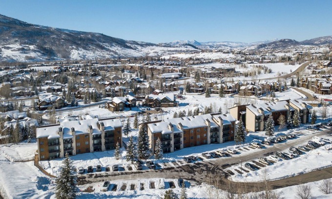 Steamboat Springs Condo | Updated - Free Bus Route - Private Washer/Dryer, Hot Tub & Outdoor Pool