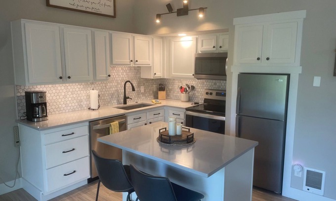 Century West Condo | Updated Mount Bachelor Village 2-bedroom Condo, Enjoy Resort Amenities! with AC