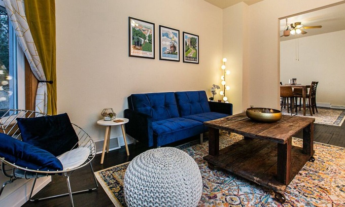 Dubuque House | Updated townhouse minutes from downtown