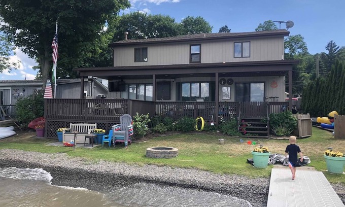 Scottsburg House | UPDATED YEAR ROUND LAKE HOUSE