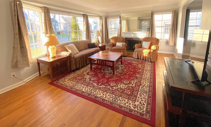 University Heights House | Upgraded 3 Bed Pet Friendly with In-Home Office